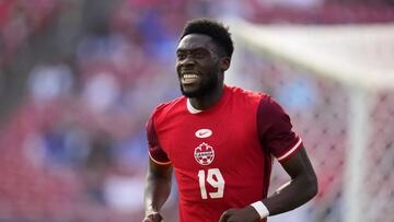 Davies, perfecto ante Messi