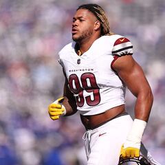 Los 49ers consiguen a Chase Young en cambio con los Commanders