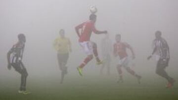 La niebla impidi&oacute; que se llevara a cabo el partido que cerraba la jornada en la liga de Portugal. 