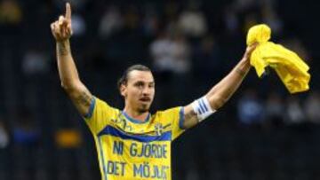 Ibrahimovic hace doblete y bate el récord de goles con Suecia