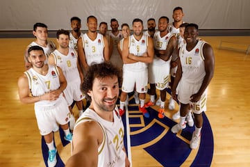 Los jugadores y entrenadores del Real Madrid abren sus puertas en el Día de los medios celebrando la reciente victoria en la Supercopa y la llegada de la Euroliga. El equipo y sus nuevas incorporaciones lucharán por recuperar el trofeo que ganaron por últ