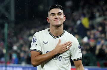 'Charly' Alcaraz, jugador del Everton, celebra el gol anotado ante el Crystal Palace en Premier League.