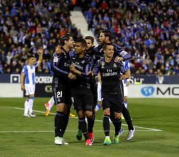 2-4. Morata celebró el cuarto tanto con sus compañeros.