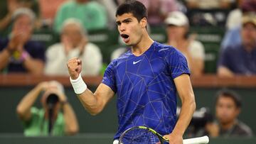 El tenista español Carlos Alcaraz celebra un punto durante su partido ante Cameron Norrie en el BNP Paribas Open, el Masters 1.000 de Indian Wells, en el Indian Wells Tennis Garden.