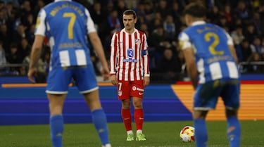 El francés puso la falta en la escuadra y Germán no pudo ni moverse.