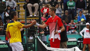 Tenis, Chile v Colombia, Copa Davis 2016.
Santiago Giraldo se despide de Nicolas Jarry tras el partido de Chile ante Colombia por la segunda ronda del Grupo I Americano de Copa Davis.
Iquique, Chile
16/07/2016.
Alex Díaz Díaz/P