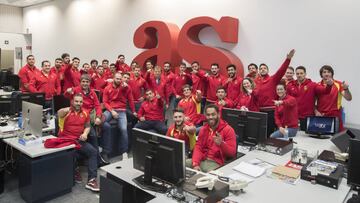La Selección española de rugby visita AS antes de jugar ante Rumanía.