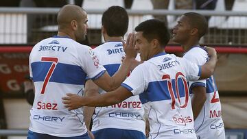 Universidad Católica lidera el torneo.