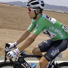 Kwiatkowski se cayó a 9 km de meta y cedió 30 segundos