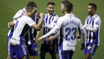 Los jugadores de la Ponferradina celebran el gol de Kaxe durante el partido ante el Alcorcón en la Liga SmartBank.