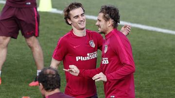 Griezmann y Cerci durante un entrenamiento. 