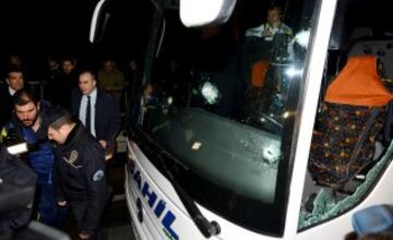 Después del partido contra el Rizespor, el autobús del Fenerbahçe fue tiroteado a su paso por la ciudad de Trebisonda.