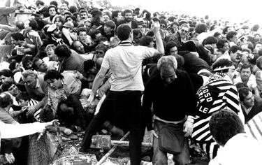Los aficionados italianos que se desplazaron a la capital belga para ver la final, por el contrario, eran grupos de amigos y de familias que viajaron al completo para disfrutar de la fiesta del fútbol europeo.