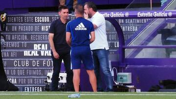 VALLADOLID. PHOTOGENIC/PABLO REQUEJO. 04/07/20. FUTBOL, PARTIDO DE LIGA SANTANDER TEMPORADA 2019/2020 ENTRE EL REAL VALLADOLID Y EL ALAVÉS. SERGIO SALUDA A ASIER GARITANO