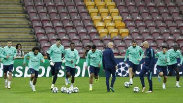Zidane tendrá que elegir el futuro de 37 jugadores bajo contraro