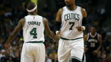 Isaiah Thomas y Jared Sullinger.