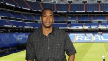 <b>PRESENTADO. </b>A Tucker le gusta el fútbol y le asombró el Bernabéu.