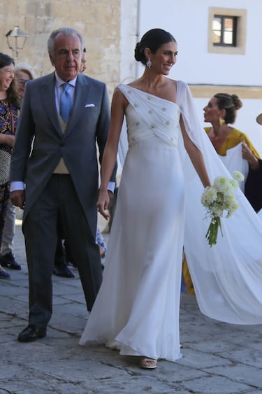 Pareja sorpresa: Mar¨ªa Dolores de Cospedal sale con el padre de una famosa ¡®influencer¡¯