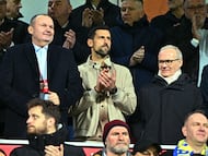 ¡Ver para creer! Celebran la clasificación de Bosnia al Mundial y atrás de ellos aparece… ¡Djokovic!