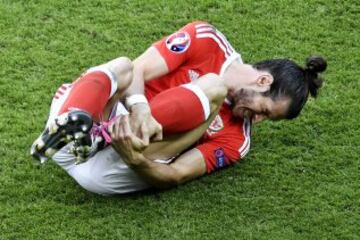 Gareth Bale se duele de un golpe en pleno partido.