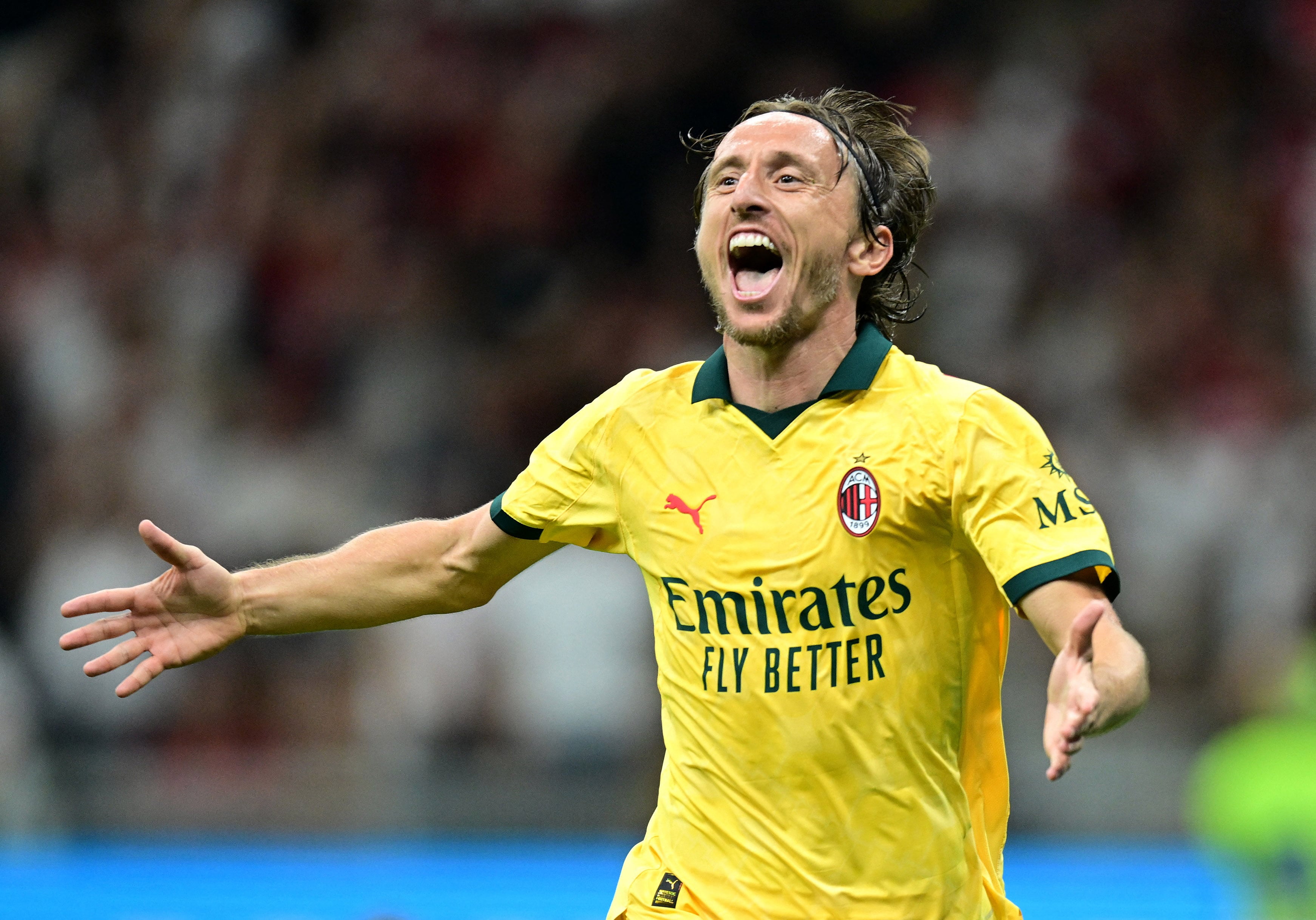 Modric celebra su objetivo con Balogna.