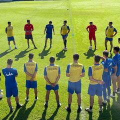 V. de Mendizabal: “Vamos a competir cada partido y cada balón”