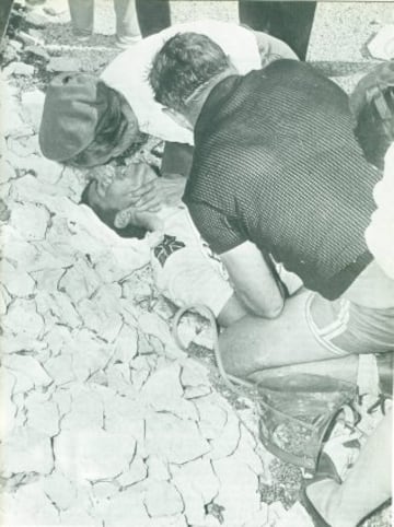 Tom Simpson murió en el ascenso al Mont Ventoux en el Tour de Francia de 1967. El inglés, campeón del mundo en ruta en 1965, falleció por un ataque al corazón ocasionada probablemente por una mezcla de anfetaminas y alcohol.