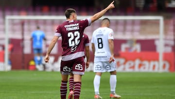 Futbol, Deportes La Serena vs Nublense.
Fecha 24, Liga primera 2025.
El jugador de Deportes La Serena Joaquin Fernandez, centro, celebra tras marcar un gol contra Nublense durante el partido de primera division disputado en el estadio La Portada de La Serena, Chile.
18/10/2025
Alejandro Pizarro Ubilla/Photosport
Football, Deportes La Serena vs Nublense.
Date 24, First League 2025.
Deportes La Serena’s player Joaquin Fernandez, left right center, celebrates after scoring a goal against Nublense during the first division match played at the La Portada stadium in La Serena, Chile.
18/10/2025
Alejandro Pizarro Ubilla/Photosport