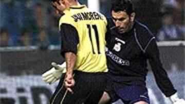 <b>ENGAÑOSO</B>. Javi Moreno falla una clara ocasión de gol ante Molina.