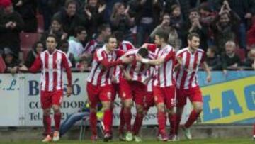 Los jugadores del Girona celebran uno de los goles.