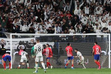 3-3. Tras los remates de Vinicius y Jude Bellingham que se topan con Jan Oblak y la defensa rojiblanca bajo palos, aparece Dani Carval para marcar el tanto del empate.