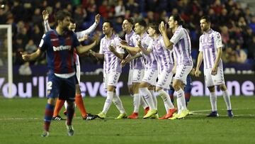 20/01/19 PARTIDO DE PRIMERA DIVISION LEVANTE - VALLADOLID JAIME LATRE ARBITRO PROTESTA