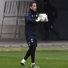 Otro revés para Claudio Bravo: Nueva lesión y baja en Granada