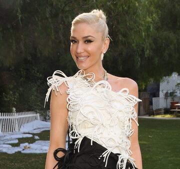 Gwen Stefani se convirtió en todo un ícono de la moda a inicio de los 2000s, por lo que no dudó en lanzar su propia marca de ropa L.A.M.B en 2004, misma que se expandió para incluir perfumes, lentes y más.