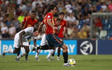 2-1. Mikel Oyarzabal marcó el segundo gol de penalti.