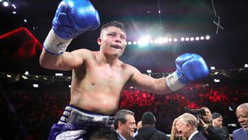 LAS VEGAS, NEVADA - FEBRUARY 01: Isaac Cruz celebrates after going 10 rounds against Angel Fierro in a super featherweight bout at T-Mobile Arena on February 01, 2025 in Las Vegas, Nevada. Cruz won the bout by unanimous decision. Steve Marcus/Getty Images/AFP (Photo by Steve Marcus / GETTY IMAGES NORTH AMERICA / Getty Images via AFP)