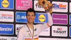 Albert Torres, con la medalla de plata de puntuación en los Mundiales de Glasgow.