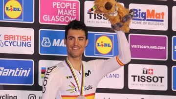 Albert Torres, con la medalla de plata de puntuación en los Mundiales de Glasgow.