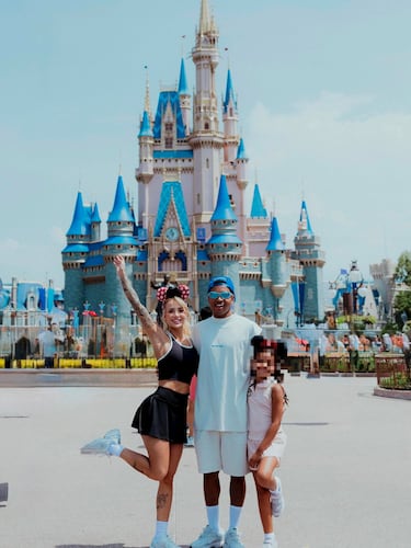 Vinicius Jr hits the beach with friends: the rich and famous on vacation