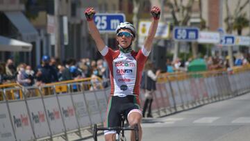 De Jong gana en solitario en Torredonjimeno; Brustenga, l¨ªder