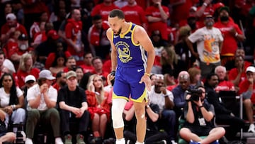 Stephen Curry, base de Golden State Warriors, celebra una canasta ante Houston Rockets durante el último cuarto del partido de los playoffs 2025.
