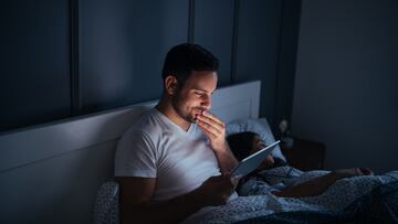 Man watching series online in bed.