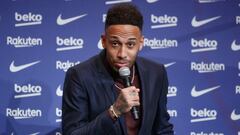 Pierre-Emerick Aubameyang es presentado como jugador del FC Barcelona.
 
 