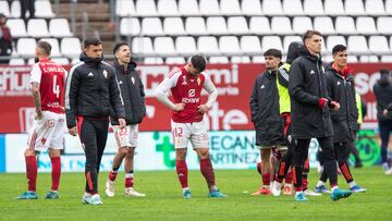 Los murcianistas, cabizbajos tras otra derrota en casa.