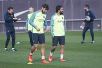 Último entrenamiento del Barça antes de viajar a A Coruña