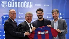 Gündogan, en su presentación como jugador del Barça, junto al presidnete Joan Laporta, el vicepresidente Rafael Yuste y el director deportivo Mateu Alemany.