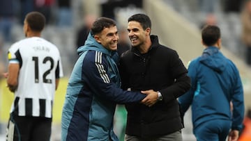 Arteta y Zubimendi tras la victoria frente al Newcastle.