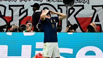 France's forward #09 Olivier Giroud celebrates scoring his team's first goal during the Qatar 2022 World Cup round of 16 football match between France and Poland at the Al-Thumama Stadium in Doha on December 4, 2022. (Photo by JAVIER SORIANO / AFP)