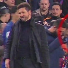 Las cámaras captan un corte de mangas de Vidal a Simeone