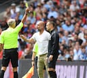 Pep, primer técnico en ver una tarjeta amarilla en la Premier